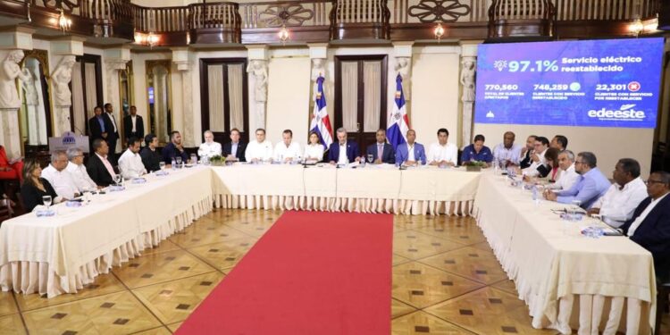 Presidente Abinader rinde informe sobre avances en labores de ayuda tras huracán Fiona