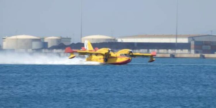 Un muerto y 9 desaparecidos al estrellarse un hidroavión cerca de Seattle