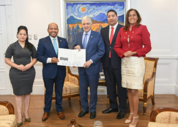 Poder Ejecutivo deposita ante el Senado proyecto de Ley General de Facturación Electrónica