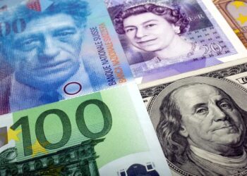 La libra y el euro caen a mínimos en décadas frente al dólar