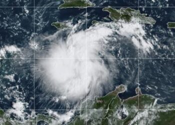 Florida vigila la tormenta tropical Ian