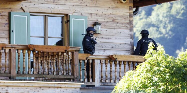 Alemania allana 24 propiedades vinculadas al aliado de Putin, Usmanov