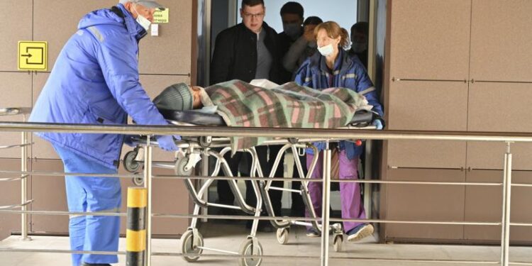 Rusia evacuará heridos en tiroteo en escuela en Moscú