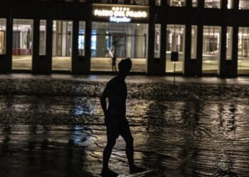 Cuba comienza a encender luces después de que Ian apaga la isla