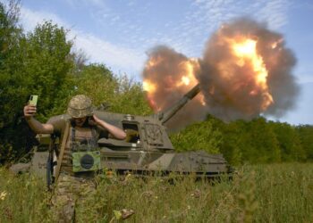 Ucrania dice que planta nuclear está fuera de servicio tras bombardeo ruso