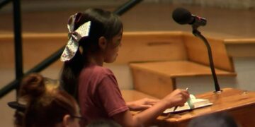 Los niños de Uvalde vuelven a clases en medio de la preocupación por la seguridad tras el tiroteo en la escuela Robb