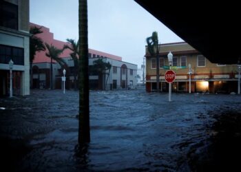 El huracán Ian se degradó a categoría 1 después de causar inundaciones “catastróficas” y cortes de electricidad en Florida