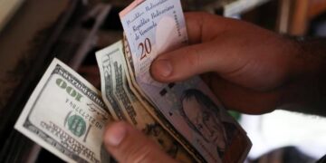 El salario mínimo en Venezuela, a la inversa del crecimiento económico