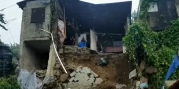 Cae parte de una vivienda  y otra está a punto de colapsar en La Vega