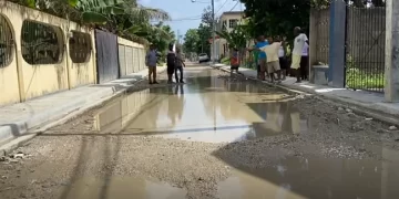 Residentes Madre Vieja Sur en San Cristóbal, denuncian mal estado de sus calles
