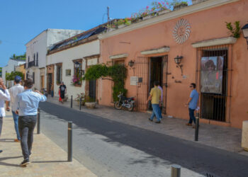 Ciudad Colonial: Realizan censo y encuestas a negocios, residentes y visitantes para trabajos de revitalización