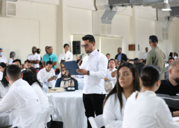 En SFM, Presidente Abinader se reúne con jóvenes y mujeres emprendedoras