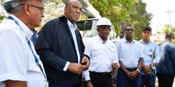 Autoridades avanzan en reconexión eléctrica en La Romana y zona este ante daños de huracán Fiona