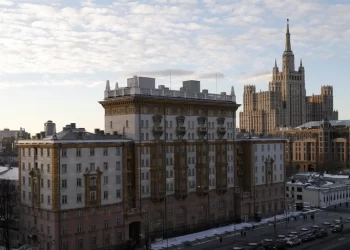 Estados Unidos pide a sus ciudadanos que están en Rusia que abandonen ese país “de inmediato”