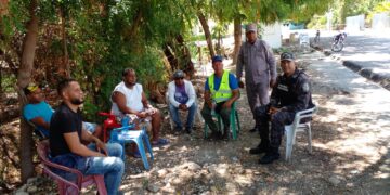 Policía se reúne con motoconchistas y escucha sus inquietudes 