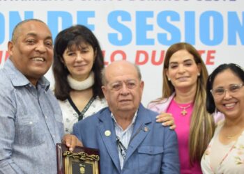 Alcalde José Andújar entrega la llave del municipio al médico especialista Gustavo Garcia Traversi