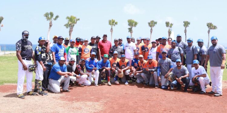 “Un Día Deportivo con la Policía Nacional” llega al municipio de Cabrera, para estrechar lazos con la comunidad