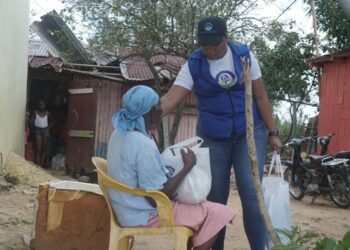 Propeep continúa la entrega de raciones alimenticias a familias afectadas por el huracán Fiona en La Romana