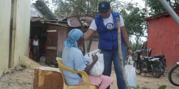 Propeep continúa la entrega de raciones alimenticias a familias afectadas por el huracán Fiona en La Romana