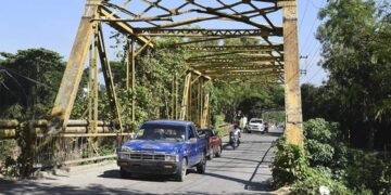 MOPC dispone cierre puente Sabaneta sobre El Camu en La Vega