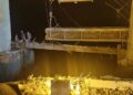 Rusia bombardeó una represa ucraniana y provocó la inundación de la ciudad natal de Zelensky