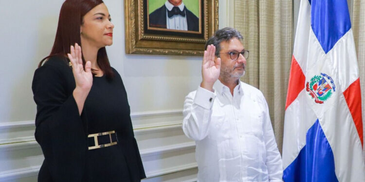 Juramentan a nuevo presidente y directora del Consejo Nacional de Discapacidad
