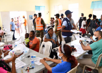 Ministro de Salud recorre localidades de Hato Mayor; anuncia asistencia médica para San Cristóbal y El Seibo