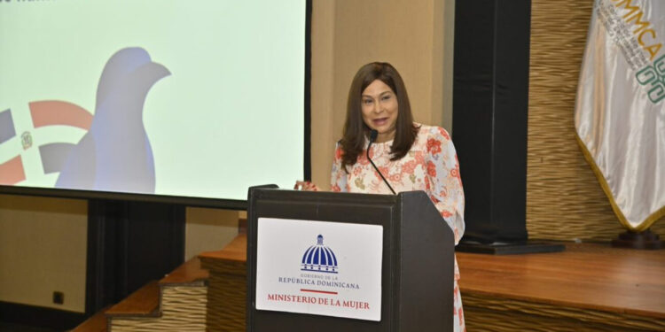 Ministra de la Mujer afirma que el 46 % de las víctimas de Tráfico y Trata son mujeres y el 19 % son niñas