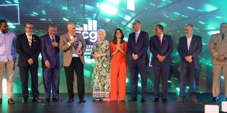 OGTIC entrega galardón de gobierno digital a instituciones públicas