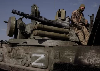 La Inteligencia de EEUU reveló que Rusia está comprando armas y municiones a Corea del Norte