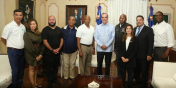 Presidente Abinader recibe comisión funcionarios de la ciudad de Nueva York