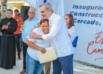 Presidente Abinader entrega 11 viviendas y una capilla por más de RD 15 millones en San Francisco de Macorís