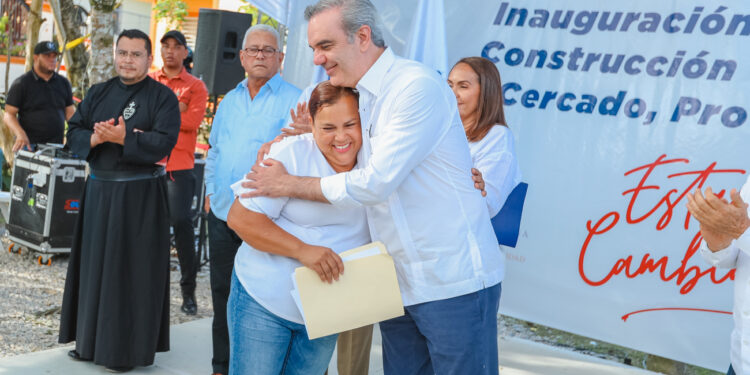 Presidente Abinader entrega 11 viviendas y una capilla por más de RD 15 millones en San Francisco de Macorís