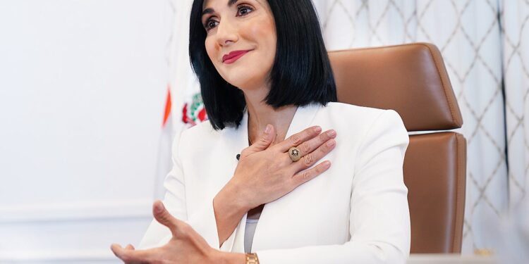 Primera Dama dice se comunicó con familia de niña pide ayuda para su madre