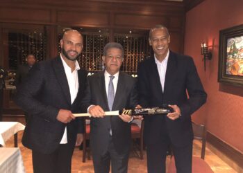 Leonel Fernández lanzará este viernes la primera bola en juego entre los Cardenales de San Luis y los Rojos de Cincinnati