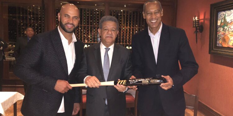 Leonel Fernández lanzará este viernes la primera bola en juego entre los Cardenales de San Luis y los Rojos de Cincinnati