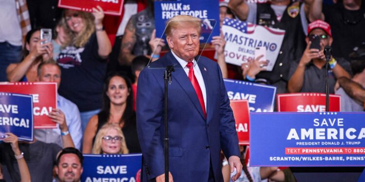 Trump entra con fuerza en la campaña legislativa: "No seré silenciado"