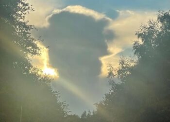 Apareció silueta de la reina Isabel II en el cielo minutos después de su muerte