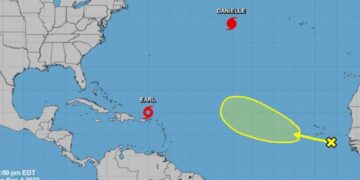 Tormentas Danielle y Earl siguen sus caminos sobre el Atlántico