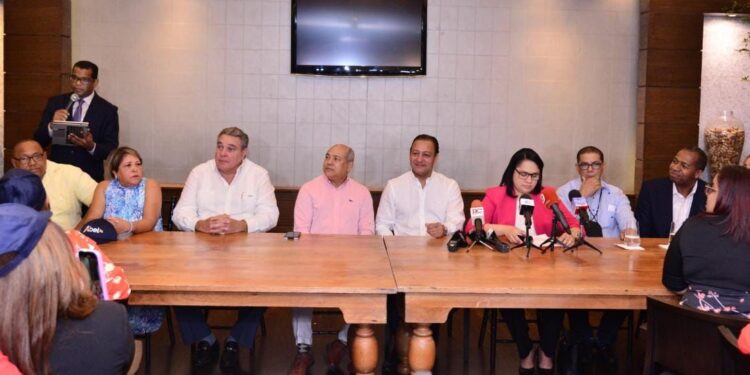 Grupo del sector salud manifiesta apoyo a aspiraciones de Abel Martínez