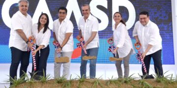 Abinader inicia trabajos de saneamiento de las cañadas Los Girasoles y Los Peralejos