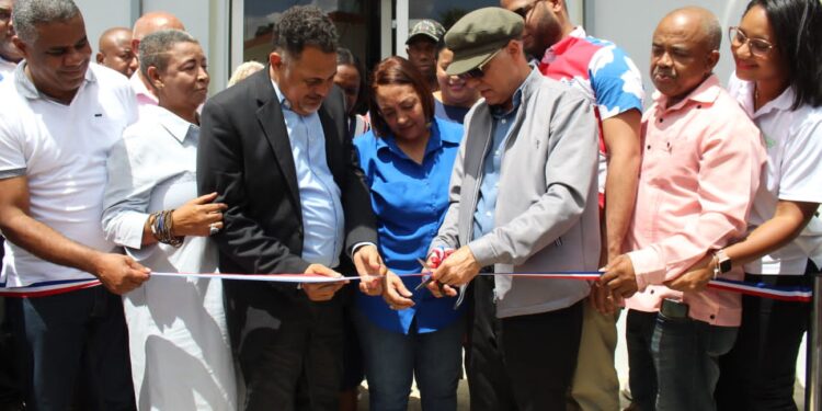 Alcalde Manuel Jiménez inaugura minialcaldía de El Almirante