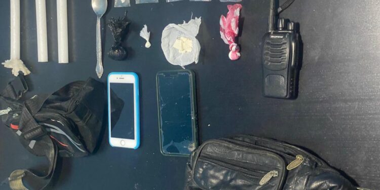PN y ERD detienen hombre con presunta droga, celulares y motocicleta