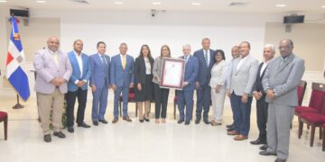 Senado reconoce a Olga Lara por su trayectoria artística