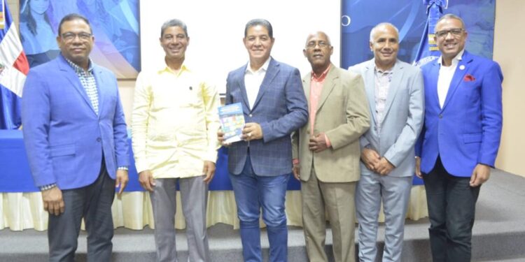 Comunicador  Félix Almonte  pone en circulación libro sobre propaganda electoral