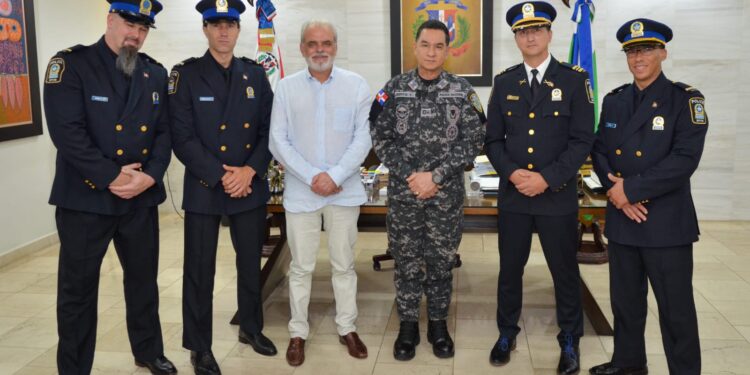 Mayor general Alberto Then recibe delegación de la Policía de Canadá
