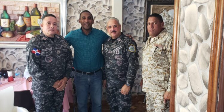 Director Regional Sur supervisa dotaciones policiales en Pedernales para garantizar eficiencia de labor policial