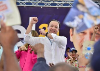 En Santiago Abel Martínez recibe respaldo del territorio que le ha dado todos sus triunfos