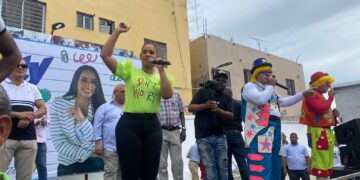 Diputada Betty Gerónimo culmina entrega de miles de útiles escolares a niños