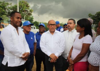 Rolfi Rojas asegura Gobierno está abocado al traslado digno de familias para construcción de obras